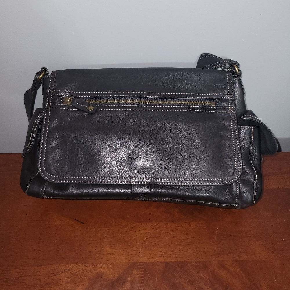 Fossil Black Shoulder Leather Bag Purse Magnet Closure Side Pockets